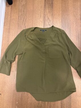 ZAC & RACHEL Olive Green V-Neck Buttoned Blouse
